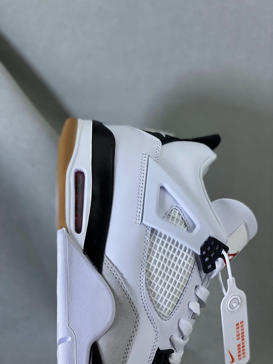 SB x Air Jordan 4 Retro SP ”Milk White/Black”