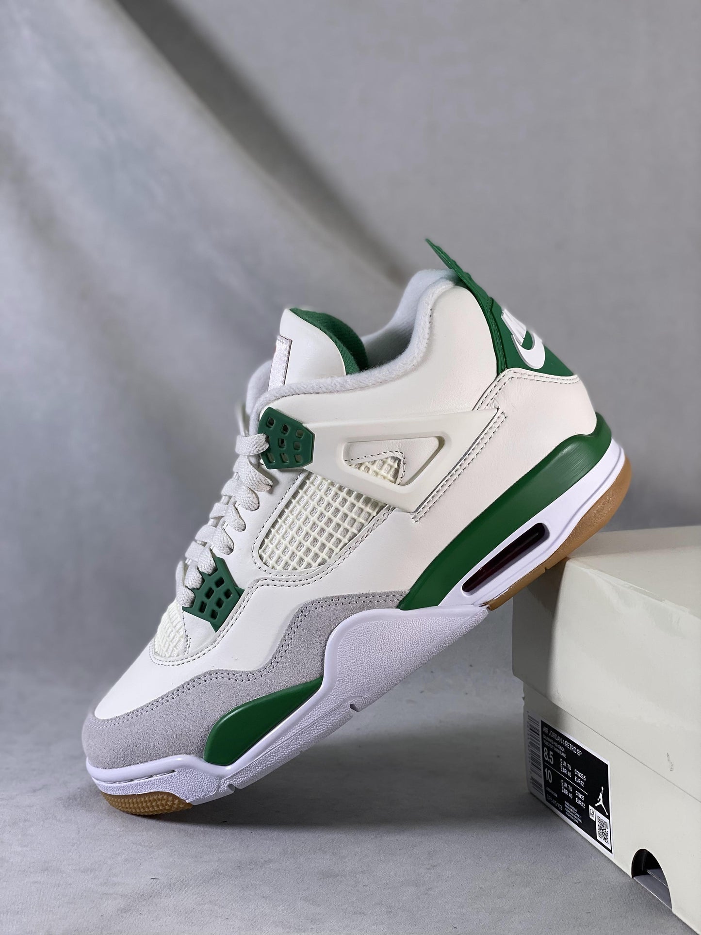Air Jordan 4 Retro SB Pine Green