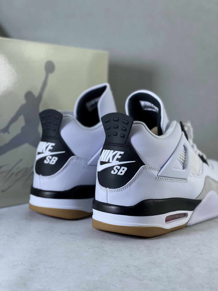 SB x Air Jordan 4 Retro SP ”Milk White/Black”