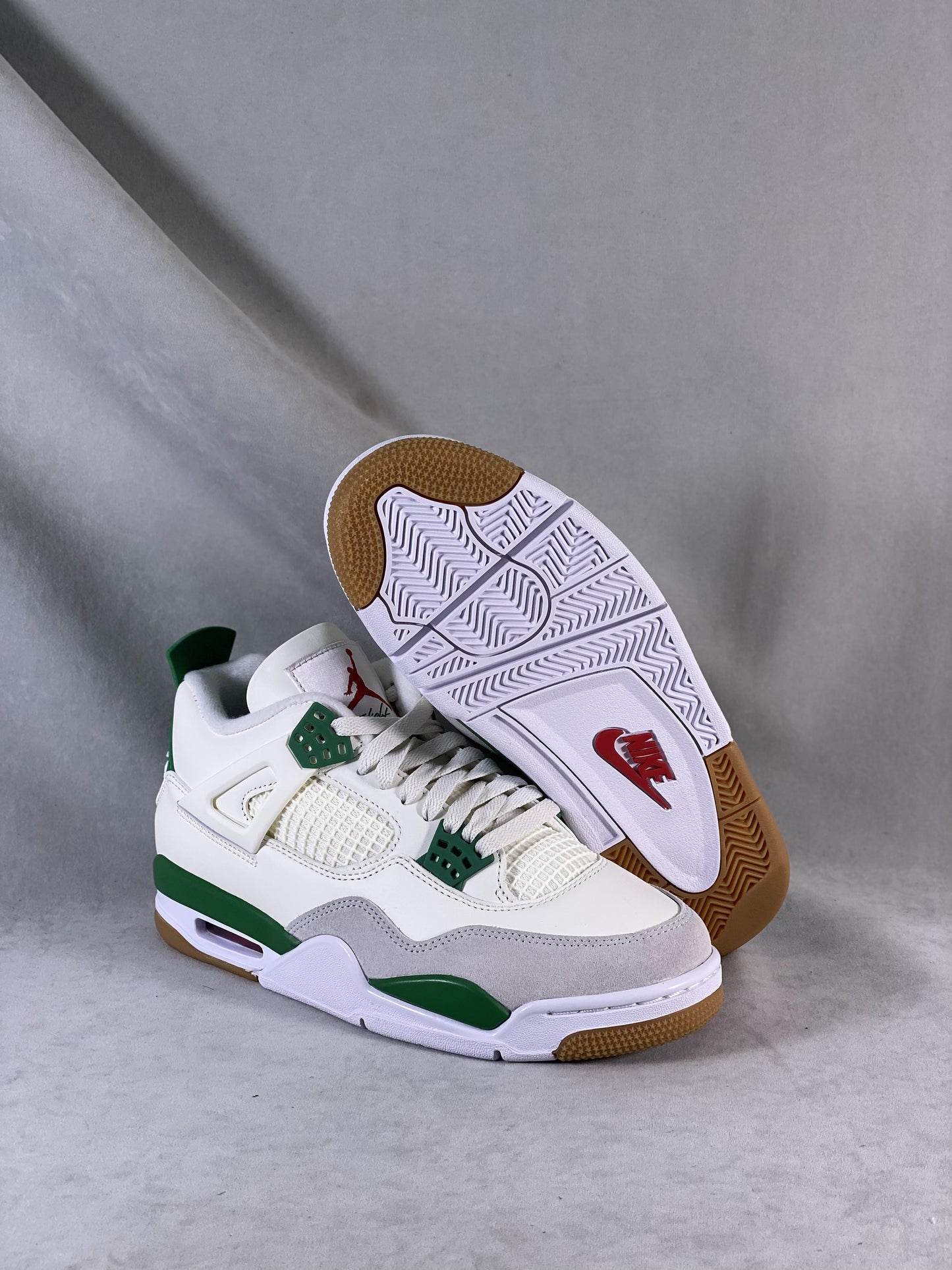 Air Jordan 4 Retro SB Pine Green