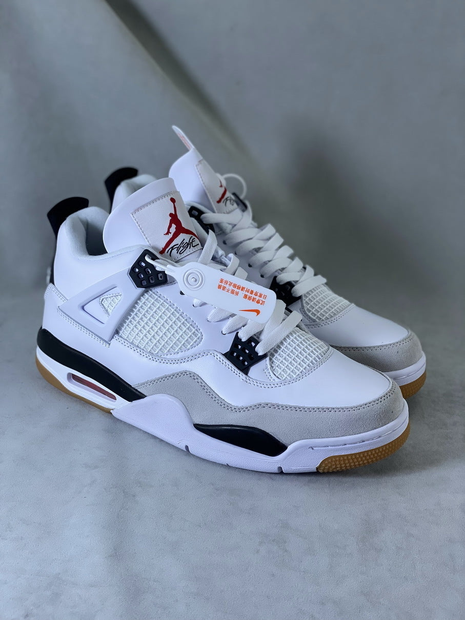 SB x Air Jordan 4 Retro SP ”Milk White/Black”