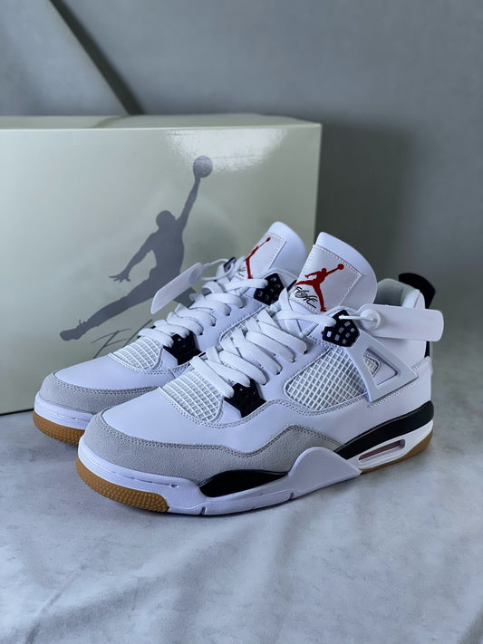 SB x Air Jordan 4 Retro SP ”Milk White/Black”