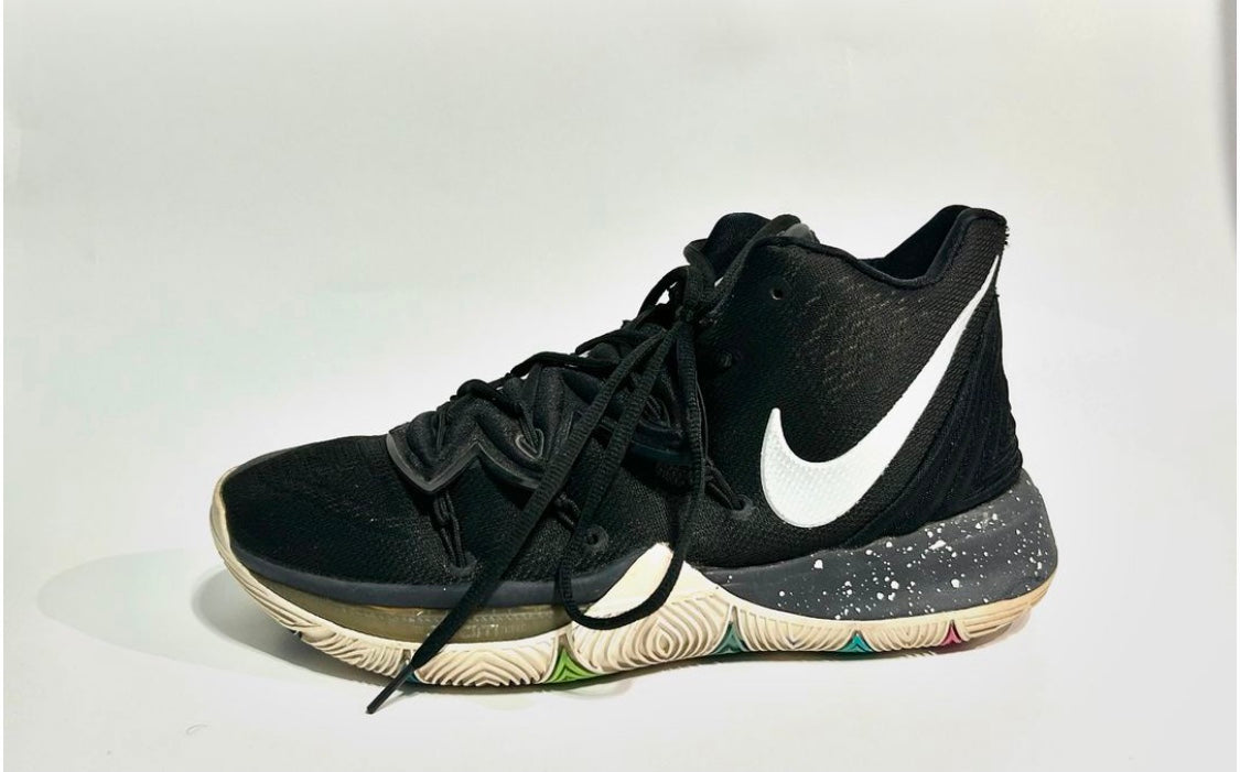 Kyrie 5 "Black Magic”