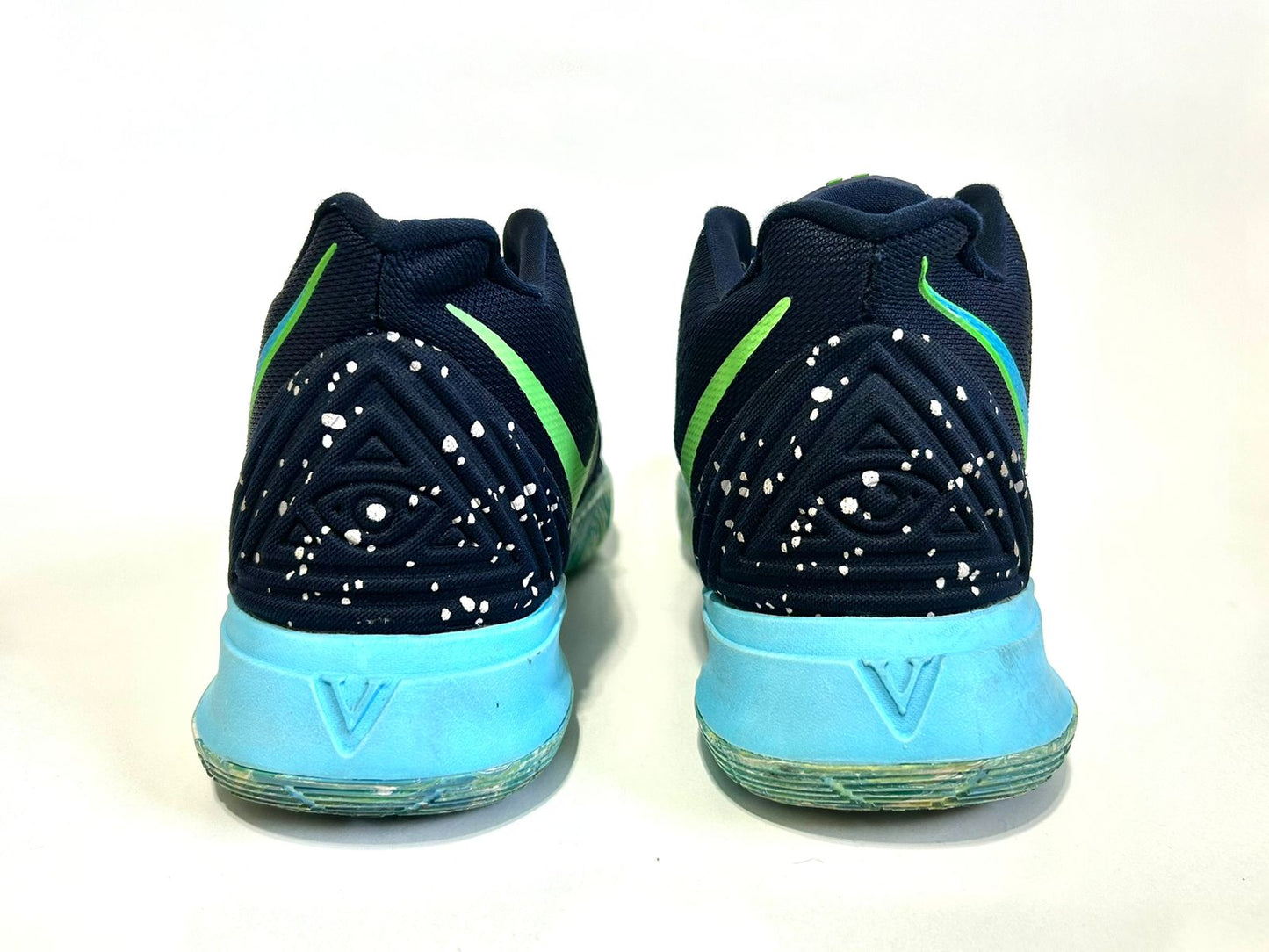 Kyrie 5 "Ufo Blue Green"